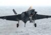 Истребитель F-35 рухнул на авианосец. Видео