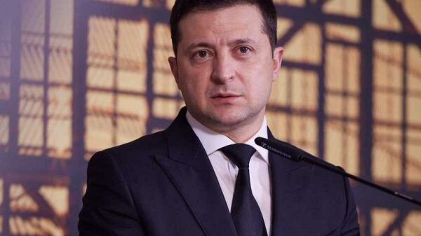 Ни премий, ни надбавок: стало известно, сколько заработал Зеленский в 2021 году Ни премий, ни надбавок: стало известно, сколько заработал Зеленский в 2021 году