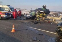 Под Харьковом столкнулись Kia и Toyota: погибли три человека, двух детей госпитализировали