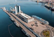 Украина запретила кораблям России входить в свои внутренние воды