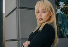 «Безвкусица»: Тину Кароль раскритиковали из-за прозрачного платья