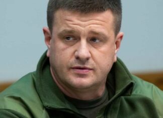 «Бравий розвідник»: експерт про від’їзд Бурби з країни