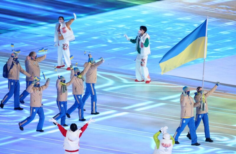 Донька футболіста з прапором України та Путін, який задрімав: у Пекіні яскраво відкрили зимову Олімпіаду