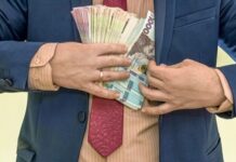 Стало известно, сколько получаются украинские топ-чиновники