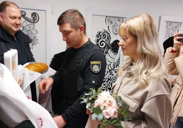 Романтика во время войны: в Одесской области зарегистрировали брак в бомбоубежище Романтика во время войны: в Одесской области зарегистрировали брак в бомбоубежище