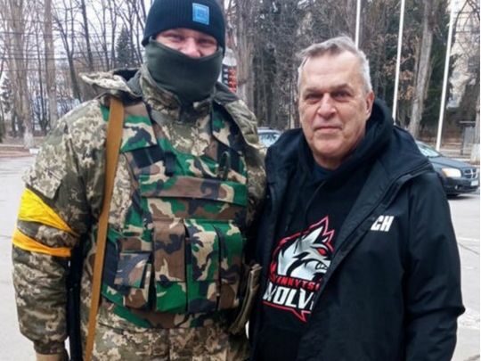 Американець з українською душею: тренер «Вінницьких вовків» допомагає ВСУ і селить в себе біженців