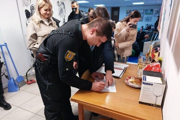 Романтика во время войны: в Одесской области зарегистрировали брак в бомбоубежище Романтика во время войны: в Одесской области зарегистрировали брак в бомбоубежище