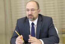 Украинцам, живущим в зоне боевых действий, начали раздавать продукты