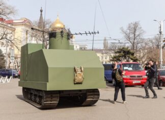 В Одессе стартовала «Юморина-Джавелина»: на вокзале появился танк