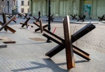 В Одессе переставляют баррикады: горожан просят не вести съемку