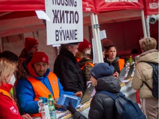 «Тимчасовий прихисток надається до березня 2023 року»: що потрібно знати українським біженцям, які їдуть до Словаччини