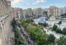 За день купили почти миллион новых марок с русским военным кораблем