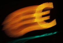Эксперты ждут новых антирекордов евро к доллару