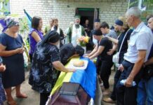 «Кожна розгрузка була прошита молитвою, що коханий чоловік скоро повернеться з перемогою» — односельці попрощались із загиблим воїном