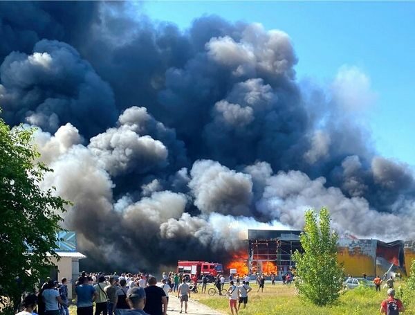 Відкопував людей руками та шукав під завалами по голосу: боксер розповів про гасіння пожежі у ТЦ у Кременчуці