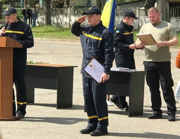 Відкопував людей руками та шукав під завалами по голосу: боксер розповів про гасіння пожежі у ТЦ у Кременчуці