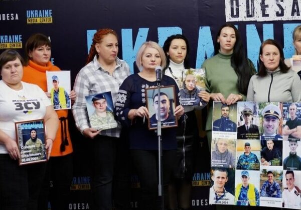Родственники пропавших моряков с потопленных катеров ВМСУ просят помочь найти их Родственники пропавших моряков с потопленных катеров ВМСУ просят помочь найти их
