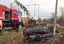 Под Одессой легковой автомобиль врезался в дерево: один человек погиб, второй – в тяжелом состоянии