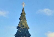 На Дерибасовской установили новогоднюю елку и праздничные фигуры