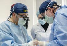 Кабмін підвищив зарплати частині українських медиків: кому скільки платитимуть