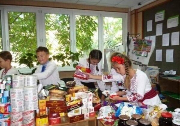 В школах Одессы продожают акцию "1 сентября без цветов": что приносить вместо букетов, чтобы помочь военным В школах Одессы продожают акцию "1 сентября без цветов": что приносить вместо букетов, чтобы помочь военным