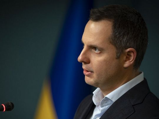 Ростислав Шурма фігурує в&nbsp;численних схемах ще&nbsp;з&nbsp;часів роботи в&nbsp;Запоріжжі&nbsp;&mdash; ЗМІ