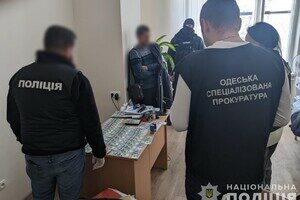 В Одессе врач требовал 5500 долларов взятки у военнослужащего В Одессе врач требовал 5500 долларов взятки у военнослужащего