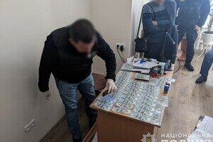 В Одессе врач требовал 5500 долларов взятки у военнослужащего В Одессе врач требовал 5500 долларов взятки у военнослужащего