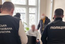 В Одессе врач требовал 5500 долларов взятки у военнослужащего