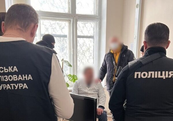В Одессе врач требовал 5500 долларов взятки у военнослужащего В Одессе врач требовал 5500 долларов взятки у военнослужащего