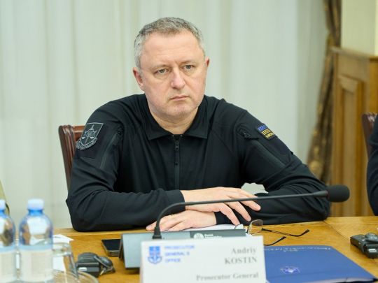 Донька в Європі, повнолітній син у США. Генпрокурор ховає своїх дітей за кордоном, — Євген Магда
