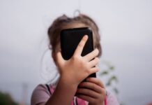 Meta цинично подсаживает детей на соцсети, игнорируя их безопасность