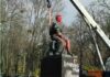 Пушкін — все: у Києві таки прибрали скандальну пам’ятку (відео)