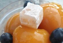 Десерт із консервованими фруктами, горіхами та лукумом: незвично і смачно