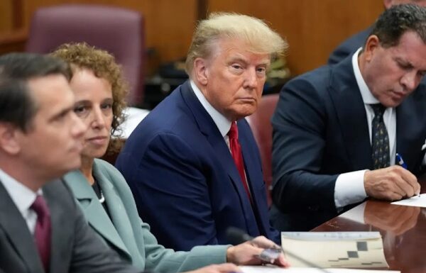 Бывший президент Трамп впервые предстанет перед уголовным судом