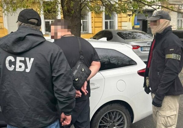 В Одессе инспектор патрульной полиции помогал пьяным водителям В Одессе инспектор патрульной полиции помогал пьяным водителям