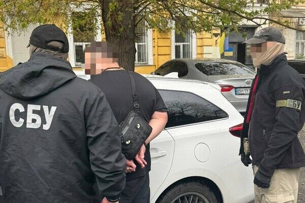 В Одессе инспектор патрульной полиции помогал пьяным водителям В Одессе инспектор патрульной полиции помогал пьяным водителям