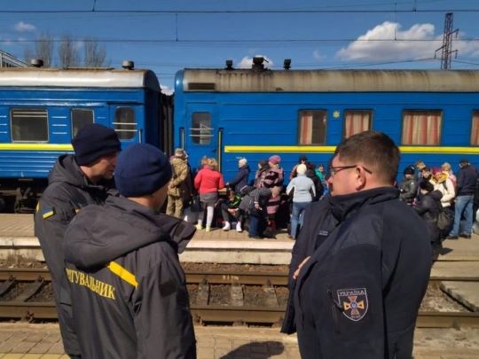У квітні люди масово їхатимуть з України: астрологиня назвала причину