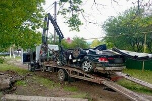 В Одесской области легковушка врезалась в электроопору: есть пострадавший, и погибли молодые супруги В Одесской области легковушка врезалась в электроопору: есть пострадавший, и погибли молодые супруги