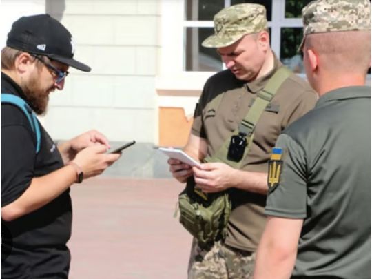 Маєте трохи часу: нардеп розповів, коли чоловікам почнуть надходити штрафи за неоновлення даних