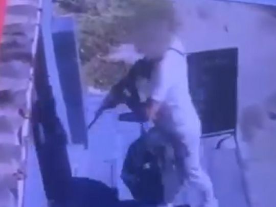Під Києвом кримінальний злочинець відкрив стрілянину з автомата в магазині (відео)