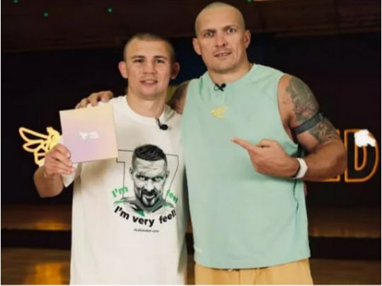 Більше, ніж обіцяв: Усик заплатив олімпійському чемпіону зі своєї кишені величезну суму в доларах (відео)