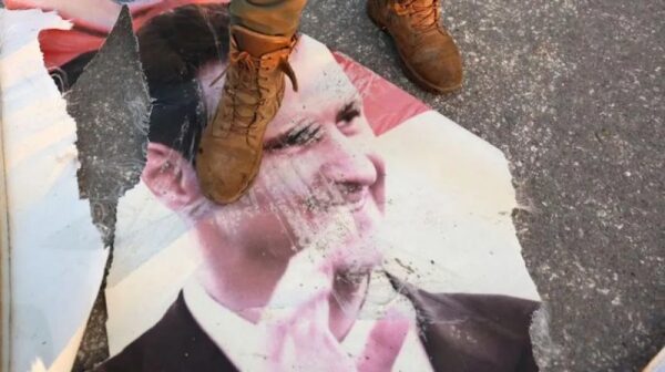 Дамаск в хаосе: слухи о бегстве Асада на фоне продвижения повстанцев Дамаск в хаосе: слухи о бегстве Асада на фоне продвижения повстанцев