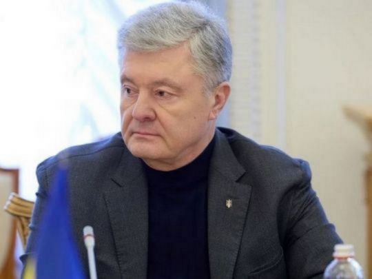 «Кому війна, а кому куртка Loro Piana за 18400 євро»: експерт дорікнув Порошенку за кричуще дороге вбрання