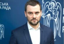 Будинок у розкішному містечку, тендери без конкуренції: що ховається за моніторингом ЗМІ від «слуги» Мариківського