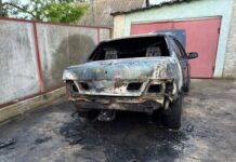 Отомстил за обиды: в Одесском районе мужчина поджег автомобиль своего брата