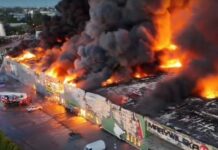 Польща закриває консульство росії у Кракові через пожежу в торговому центрі