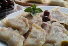 Вареники з вишнями: смачні як гарячими, так і холодними