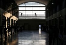 Верховный суд США заблокировал инициативу Трампа по депортации мигрантов по закону XVIII века