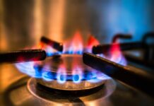 Зеленский предупредил об угрозе дефицита газа из-за ударов РФ